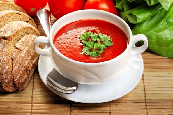 Menu diet minum bisa didiversifikasi dengan sup tomat