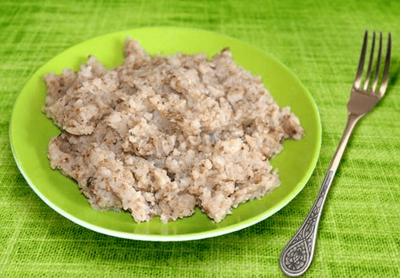 Bubur terbuat dari soba yang dihancurkan dengan Manku
